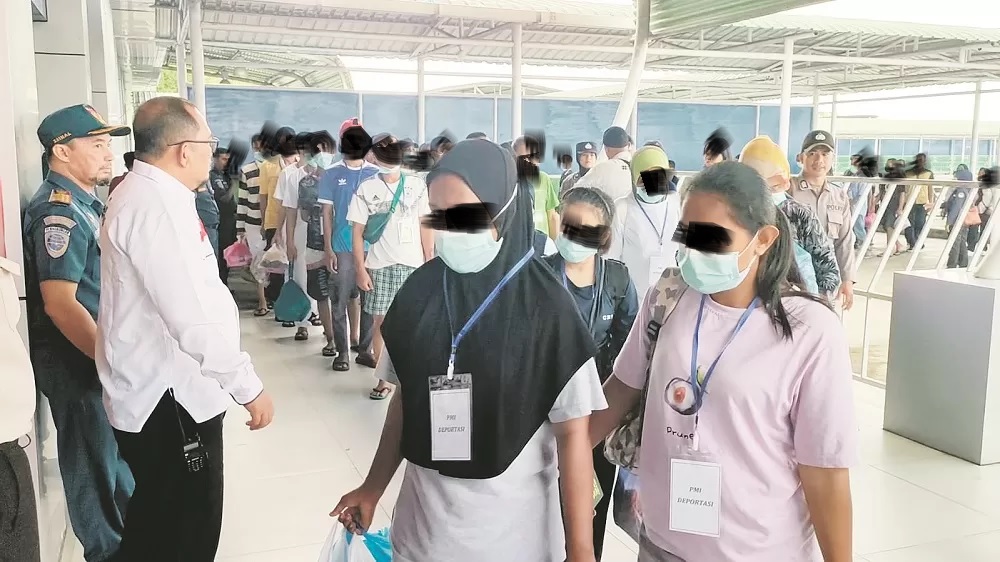 DIPULANGKAN: Pemulangan pekerja migran Indonesia (PMI) kembali dilakukan Pemerintah Malaysia, Rabu (6/3). FOTO: RADAR TARAKAN