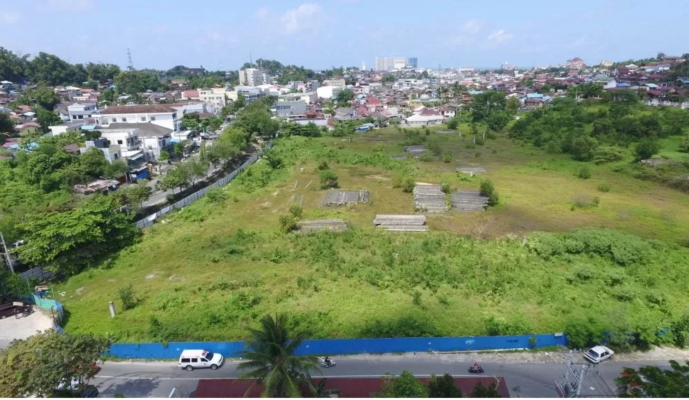 TERBENGKALAI: Wajah lahan eks Puskib yang kini terbengkalai setelah kerja sama antara Perusda MBS dengan pihak ketiga yang berencana mendirikan supermall di kawasan ini tidak berjalan lancar.