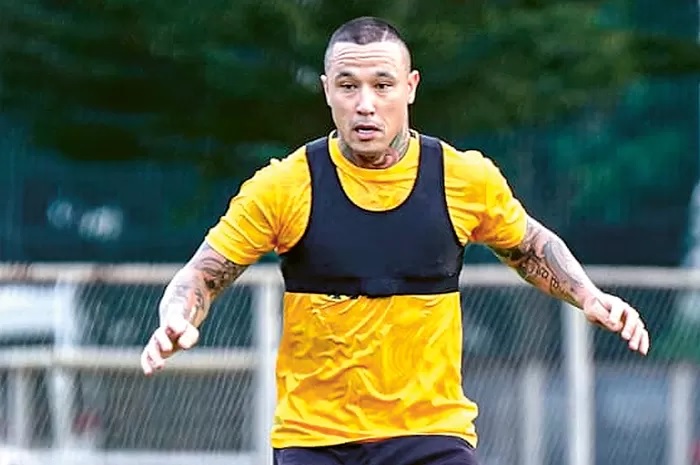 Radja Nainggolan mengaku pernah ditampar tanpa alasan jelas oleh Wahyudi Hamisi dalam sebuah pertandingan. (TIM MEDIA BHAYANGKARA FC)