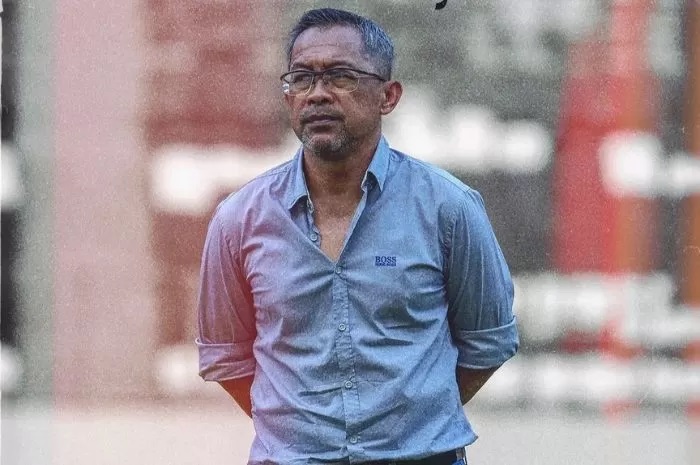 DIPECAT: Aji Santoso dipecat oleh Persikabo 1973 setelah mantan pelatih Persebaya Surabaya ini gagal mengerek peringkat Laskar Padjajaran. (Persikabo 1973)