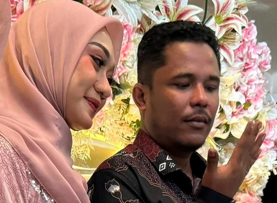 Mamat Alkatiri dan tunangannya.