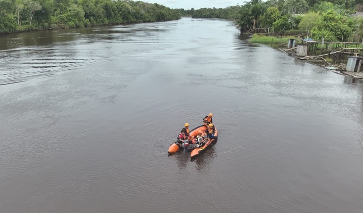 Tim SAR Gabungan masih berjibaku melakukan pencarian hari kedua terhadap seorang pria tanpa identitas yang terjun ke Sungai Cempaga, Desa Luwuk Bunter, Kecamatan Cempaga, Kotawaringin Timur.