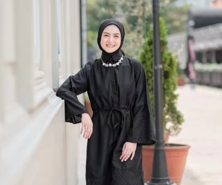 Posting Foto OOTD Revalina S Temat Tuai Perhatian dan Pujian di Media Sosial