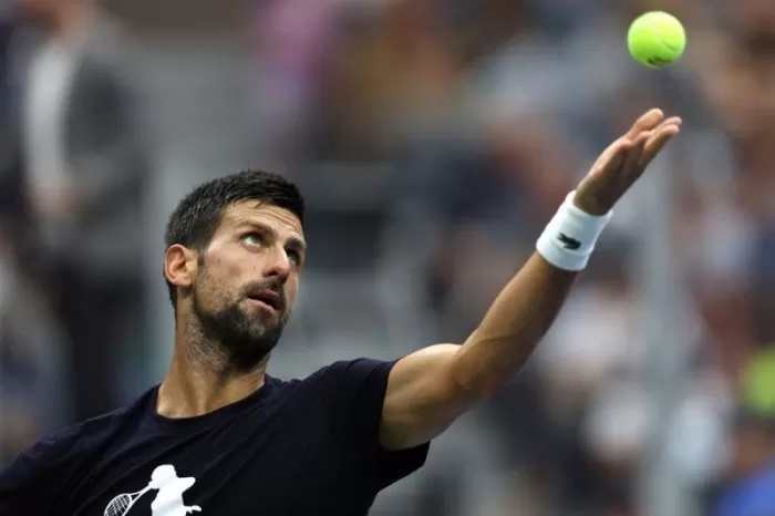 Petenis Serbia Novak Djokovic berlatih menjelang US Open 2023 di Flushing Meadows, New York, Amerika Serikat, Jumat (25/8/2023). (ANTARA/REUTERS/Mike Segar)