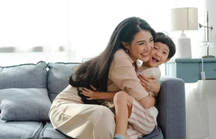 Sikap orang tua yang dapat membuat anak menjadi manja./freepik/our-team