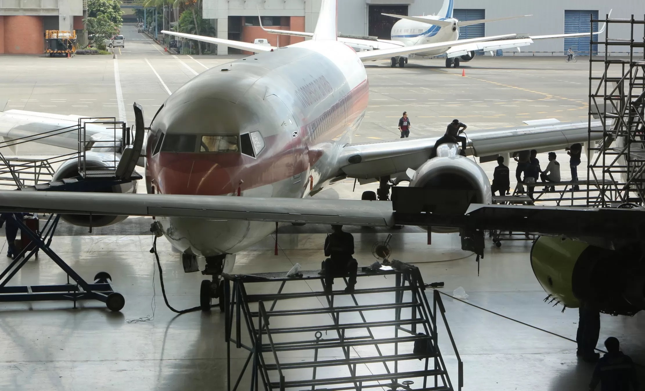 Suasana Hangar-4 Garuda Maintenance Facility AeroAsia di Bandara Internasional Soekarno Hatta beberapa waktu lalu. (MUHAMAD ALI/JAWA POS)