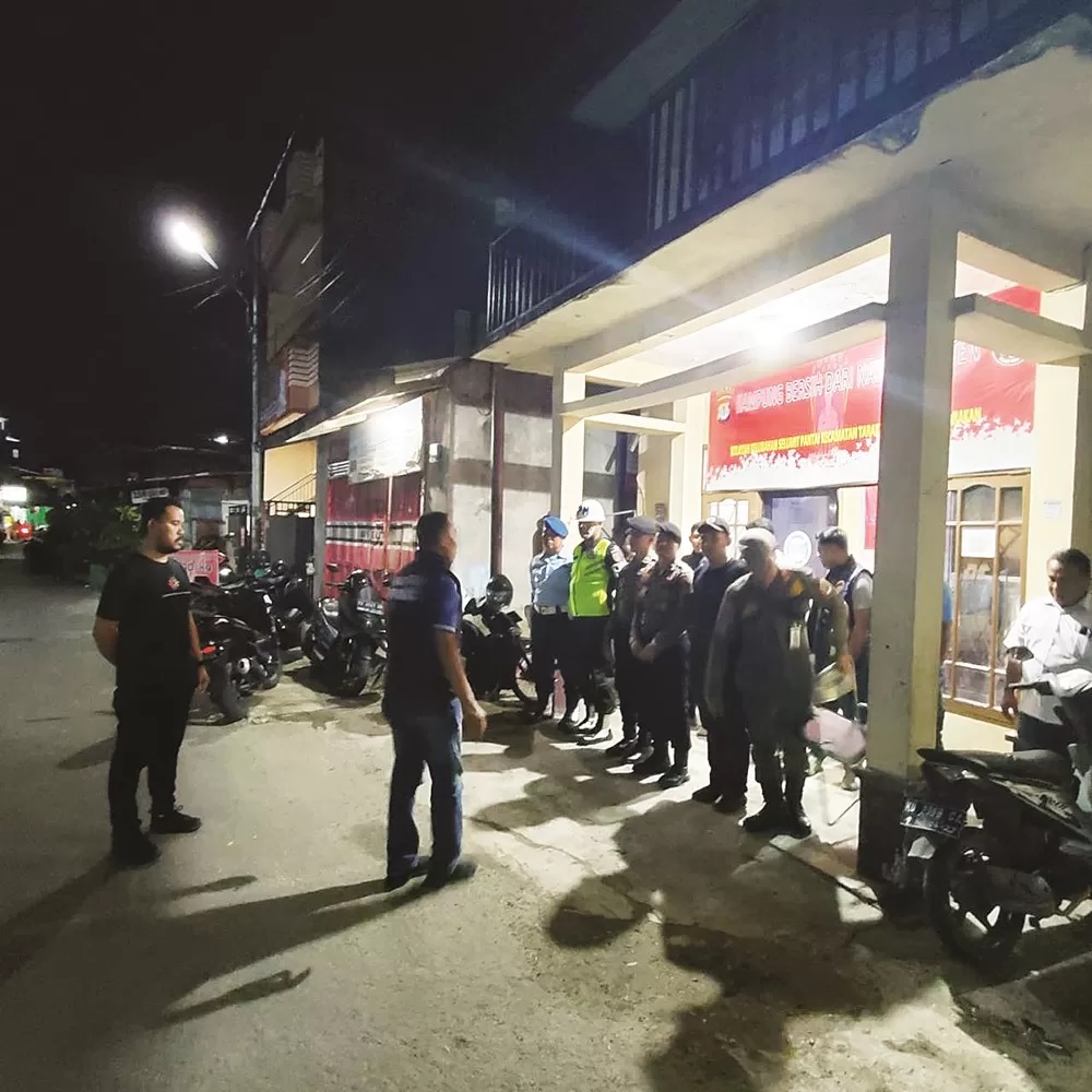 PATROLI: Tim gabungan yang melakukan patroli di wilayah Selumit Pantai. FOTO: DOK POLRES TARAKAN