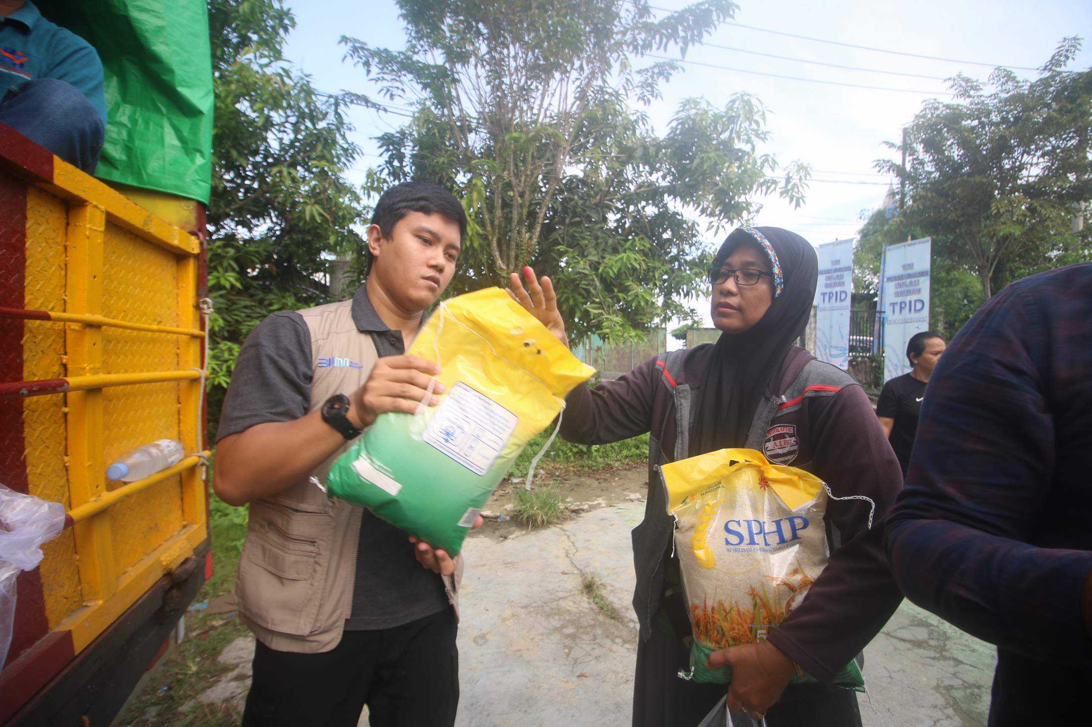 STOK EMPAT BULAN: Bulog Kaltimtara menggelontorkan 2.000 ton beras untuk wilayah Balikpapan. Selain untuk menjaga stok pangan, langkah ini untuk menjaga harga beras di pasar tetap stabil.