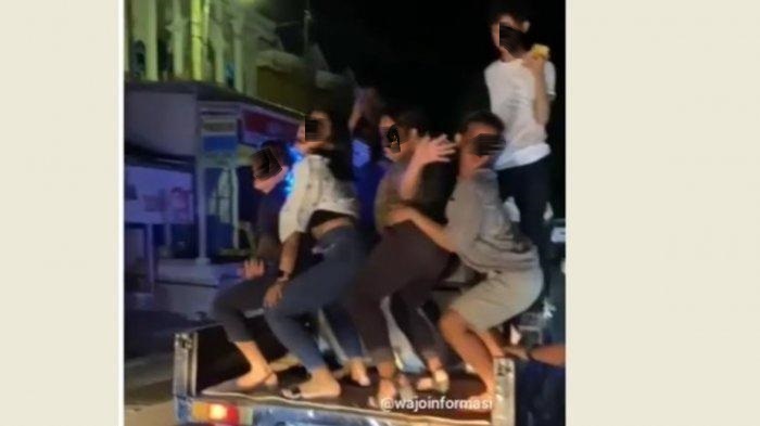 Sebuah video yang memperlihatkan aksi muda-mudi berkeliling membangunkan sahur viral di media sosial.