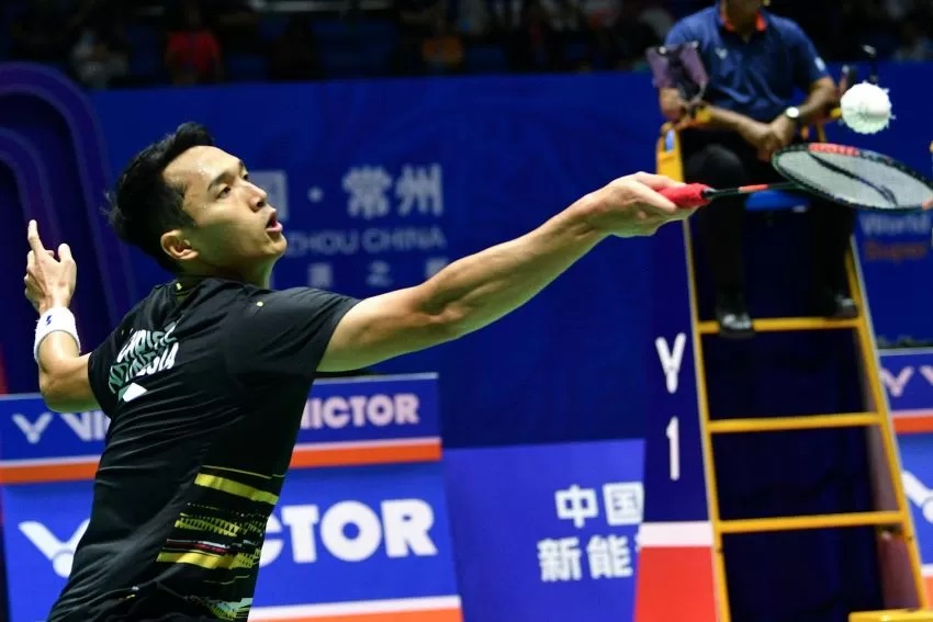 Jonathan Christie kala bertanding melawan Viktor Axelsen di semifinal China Open. (PBSI )