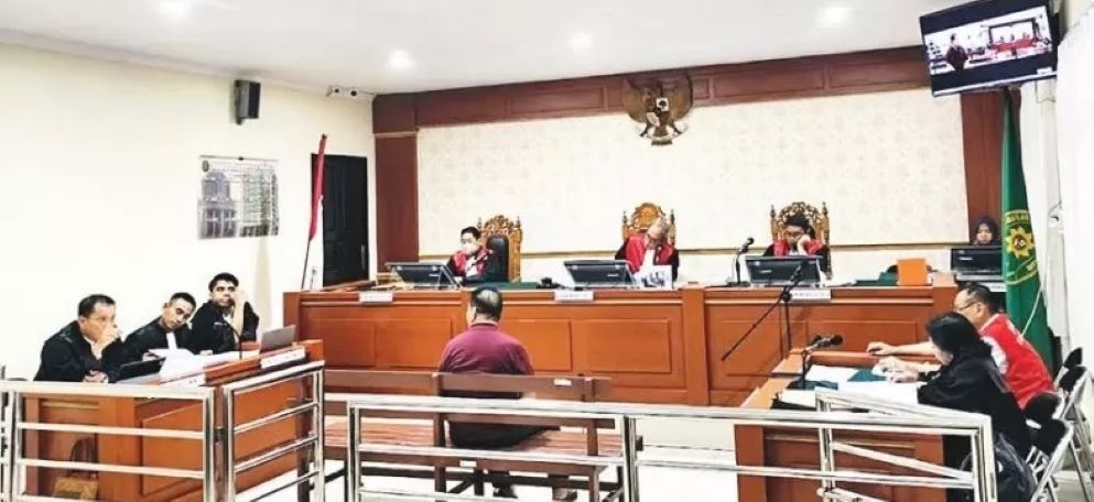 Tersangka TPPU Narkotika, Satria Gunawan alias Babah saat menjadi saksi di perkara Lian Silas di Pengadilan Negeri Banjarmasin, 12 Februari lalu. (Foto: Oscar Fraby/Radar Banjarmasin)