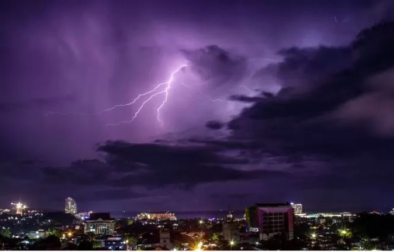 Ilustrasi cuaca buruk.