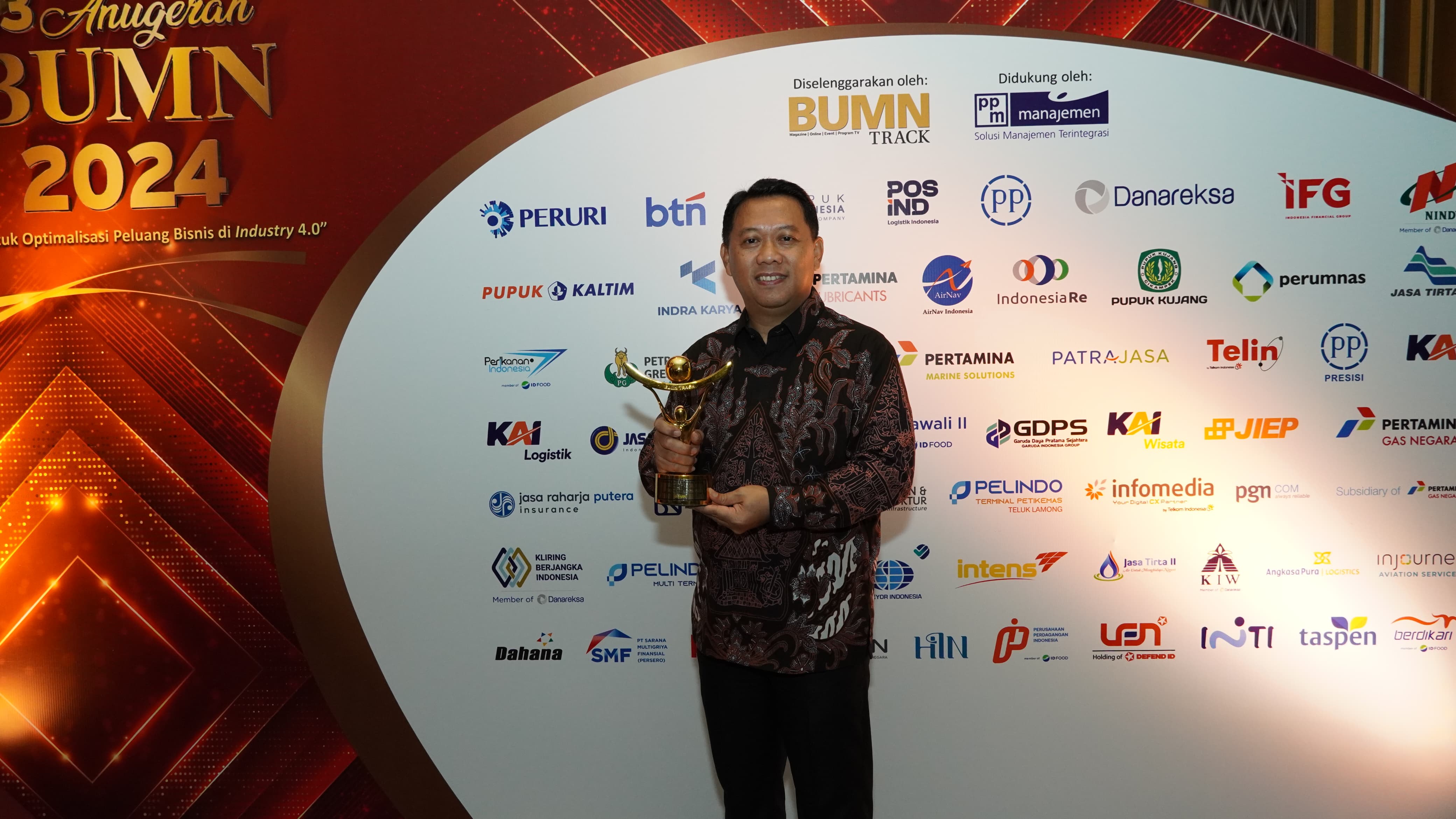 Pupuk Kaltim berhasil mendapatkan tiga penghargaan untuk Best CEO Visionary Leadership, Best Corporate in Carbonization Initiative, dan Pengembangan Talenta & SDM Unggul Perusahaan Terbaik.