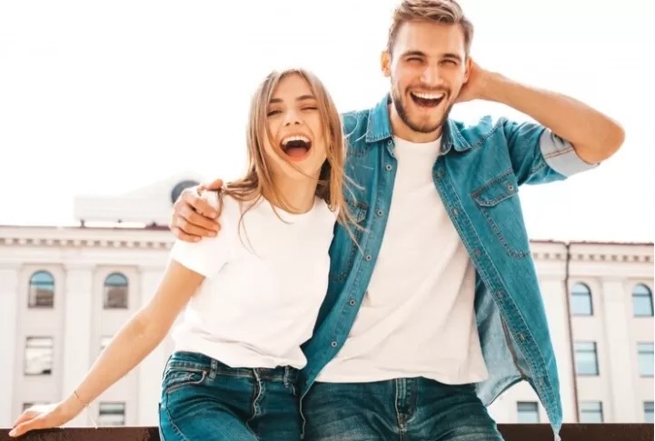 Ilustrasi masih jatuh cinta satu sama lain dengan pasangan./Sumber foto: freepik/halayalex