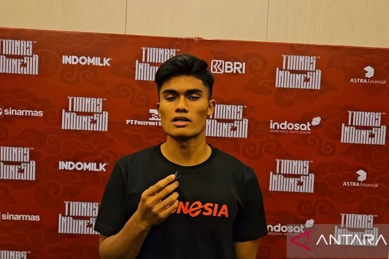 Penyerang timnas Indonesia Ramadhan Sananta menjawab pertanyaan pewarta pada acara Media Day di Jakarta, Minggu (17/3/2024). (ANTARA/RAUF ADIPATI)