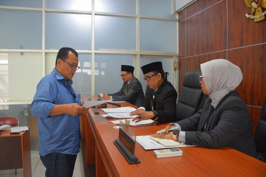SIDANG TERBUKA: Momen sidang terbuka penyelesaian sengketa yang dilaksanakan KIP Kaltim.