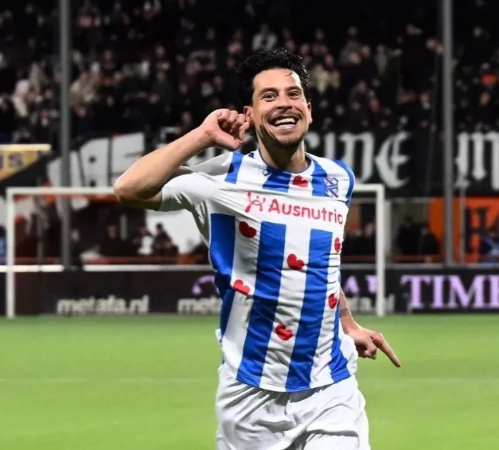 KEUNTUNGAN: Thom Haye saat memperkuat SC Heerenveen. (Instagram Thom Haye)