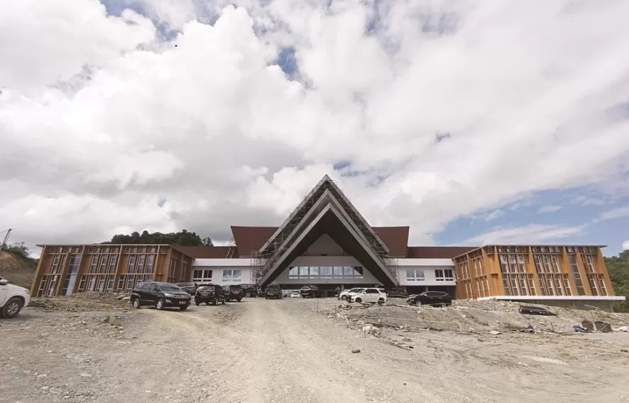 Gedung DPRD Kaltara yang penyelesaiannya diberikan batas waktu hingga 9 April 2024.