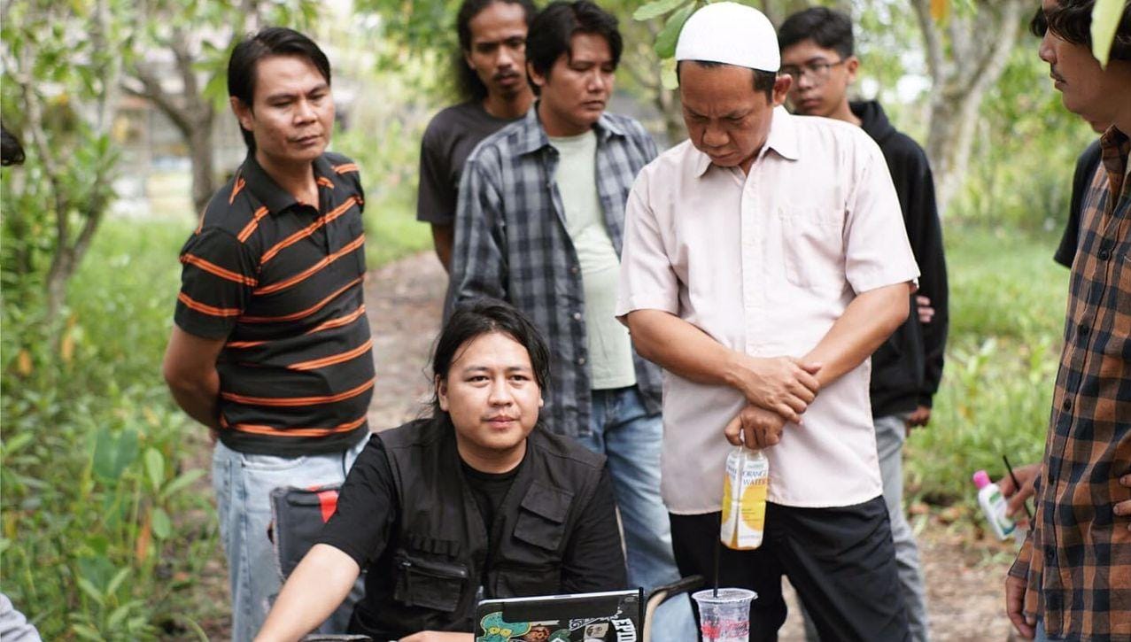 Sang sutradara sekaligus produser, David Richard saat tahap produksi film (East Borneo Film)