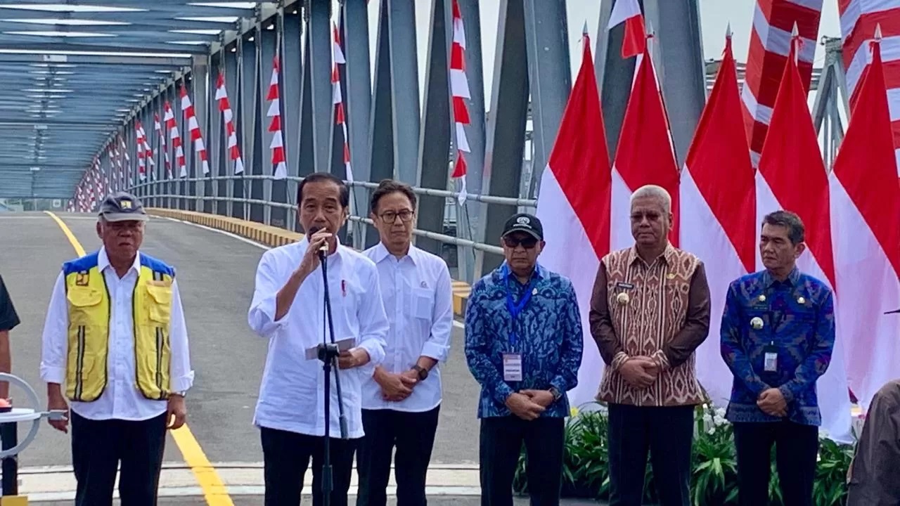 Pj Gubernur Harisson turut mendampingi Presiden Jokowi meresmikan duplikasi Jembatan Kapuas 1 Kota Pontianak, Kamis (21/3). (Idil Aqsa Akbary)