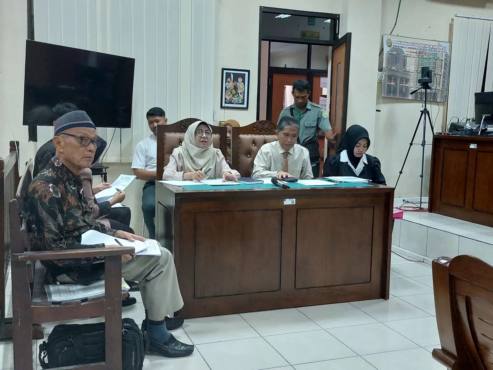 MASIH BERLIKU: Sidang citizen lawsuit atas kekosongan jabatan wawali Balikpapan kembali digelar Pengadilan Negeri Balikpapan, Selasa (19/3) dengan agenda pemeriksaan saksi penggugat.