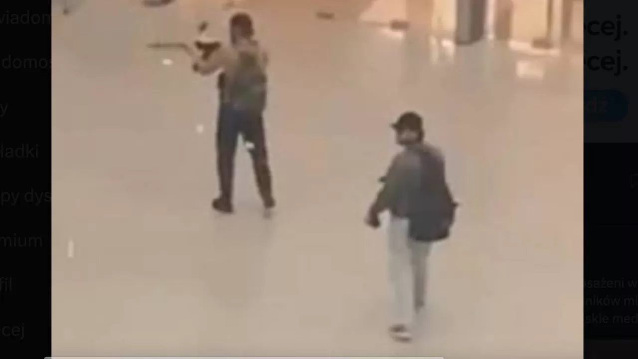 Momen teroris melakukan penembakan di Gedung Konser Moskow, Jumat (22/3) waktu setempat. ( Free Republic)