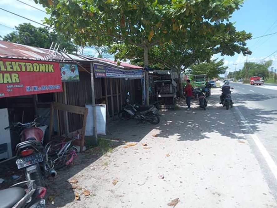 PENCURIAN : Warung sembako lokasi pencurian gula satu sak di Jalan G Obos, Palangka Raya. (SABRI YANUR/RADAR SAMPIT)
