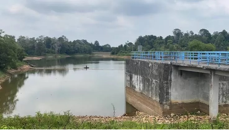 MASIH DIBAWAH: Level air Waduk Manggar pada Kamis (21/3) di posisi masih 8,77 meter. IST