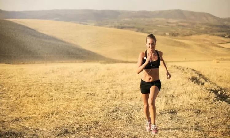 Berlari merupakan salah satu contoh olahraga kardio. (pexels.com)