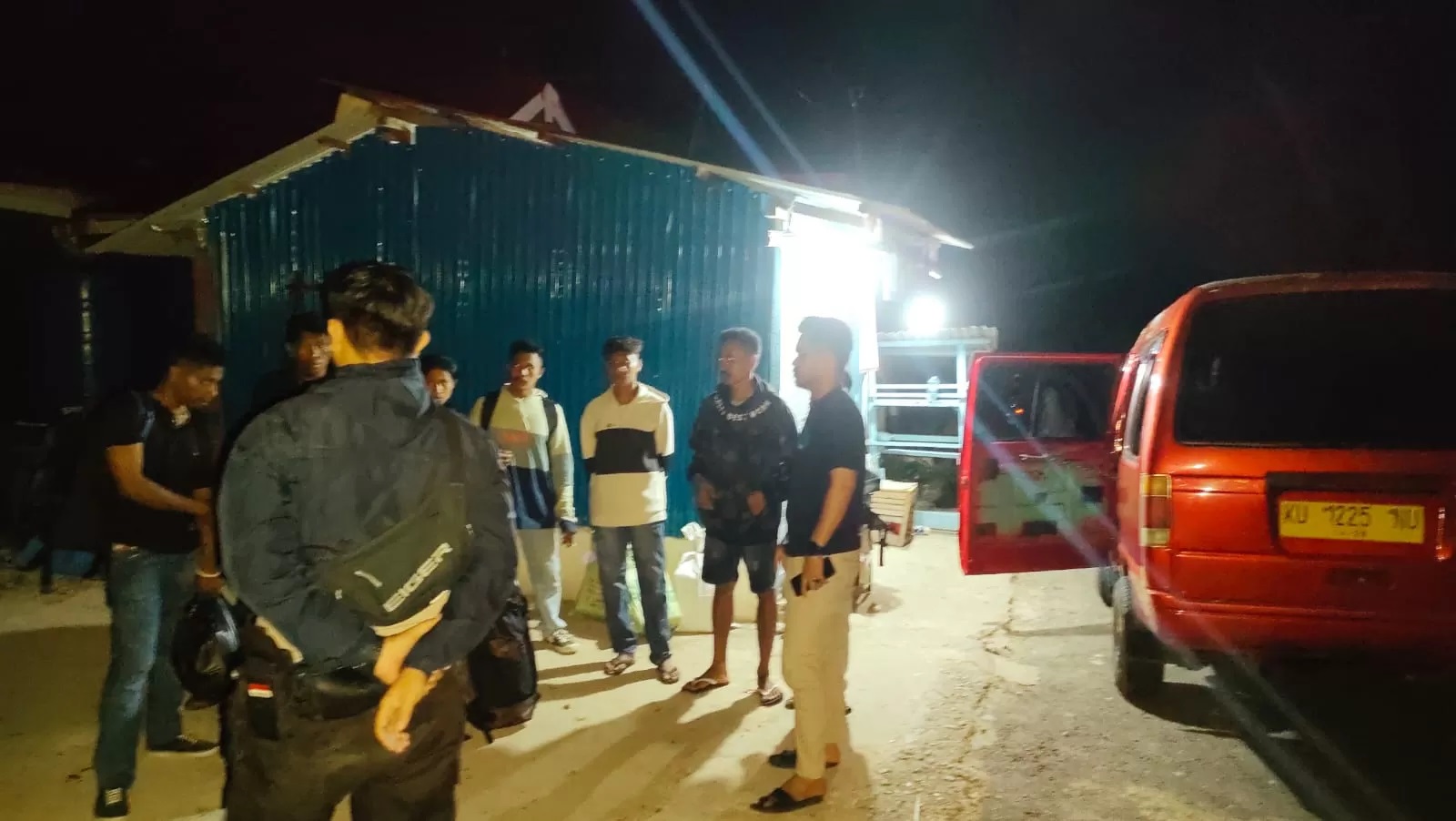 AMANKAN PELAKU: Satreskrim Polres Nunukan kembali mengamankan dua orang pelaku penyelundup calon pekerja migran Indonesia (CPMI) di Nunukan Timur, Jumat (22/3). FOTO: ISTIMEWA