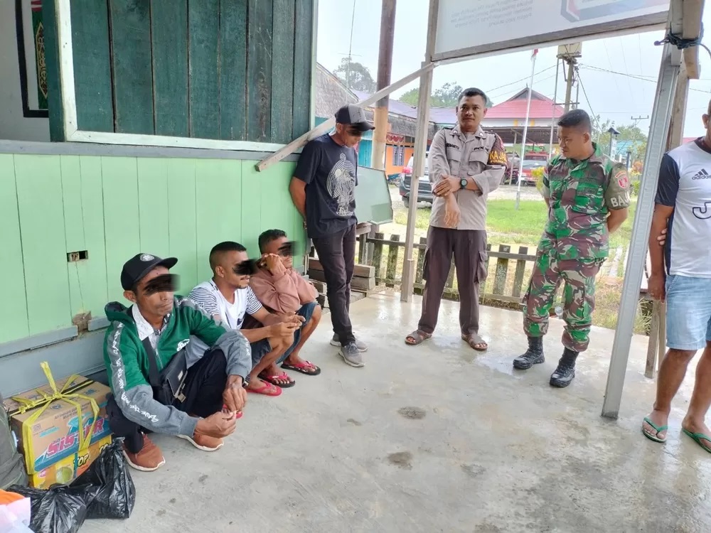 DIAMANKAN DI LUMBIS: Lima calon pekerja migran Indonesia (CPMI) digagalkan gabungan TNI-Polri dan Imigrasi Nunukan melalui Kecamatan Lumbis. FOTO: DOK DANRAMIL LUMBIS