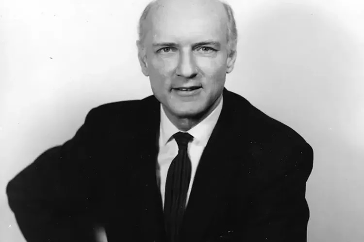 Heinz von Foerster, ilmuwan yang memprediksi kiamat tahun 2026.