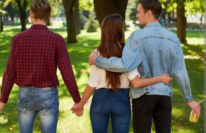 Ilustrasi selingkuh. (Freepik/golubovystock)