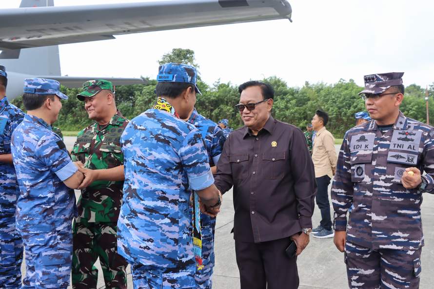 DUKUNG: Wakil Ketua Komisi I DPRD Kaltim, Yusuf Mustafa saat menyambut kedatangan Wakasau.