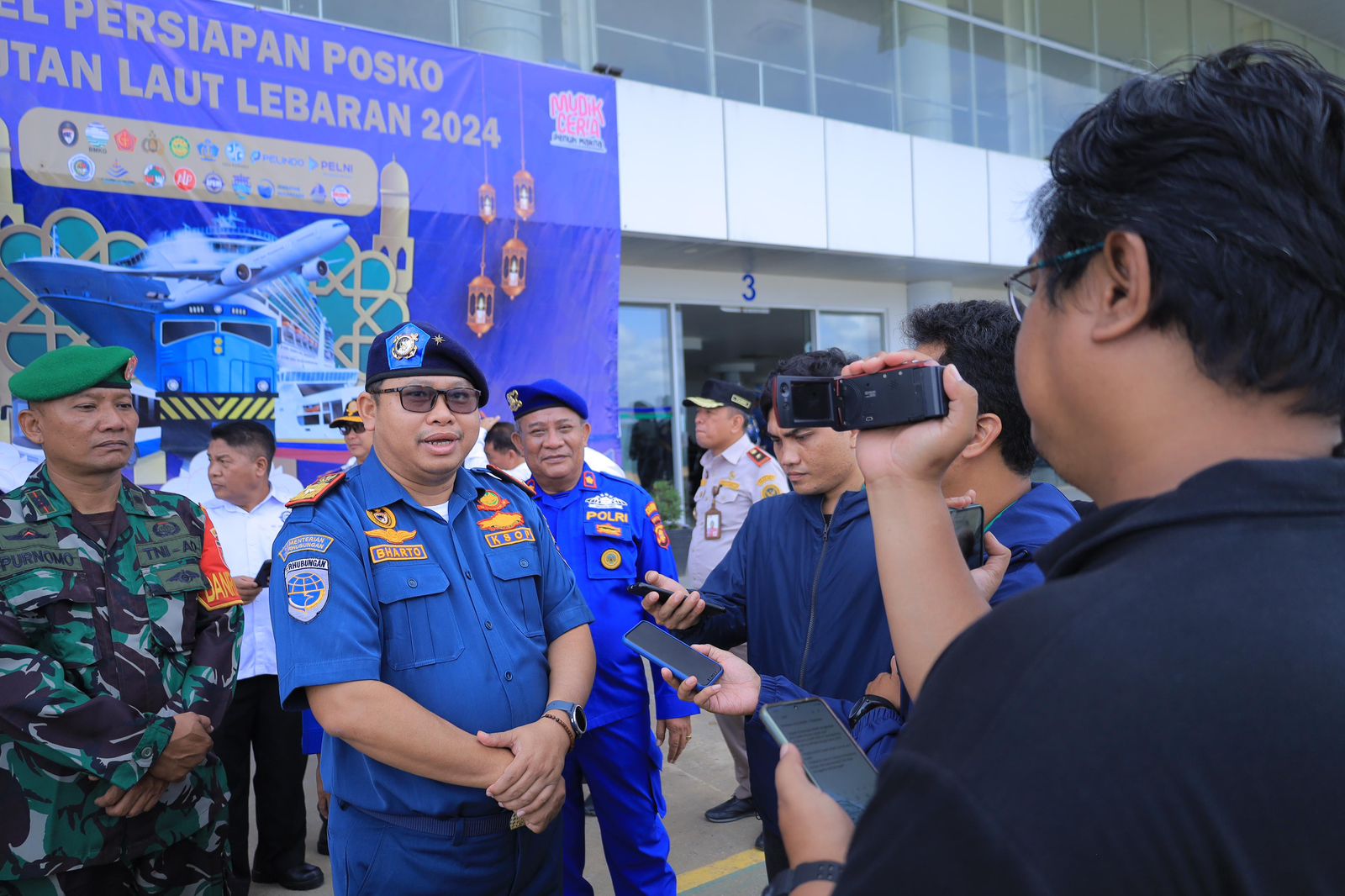 Kepala KSOP Kelas I Balikpapan Capt Bharto Ari Raharjo pada Apel Persiapan Posko Angkutan Lebaran di Pelabuhan Semayang, Selasa (26/3) pagi. 90 ribu lebih penunpang diprediksi akan memadati Pelabuhan.