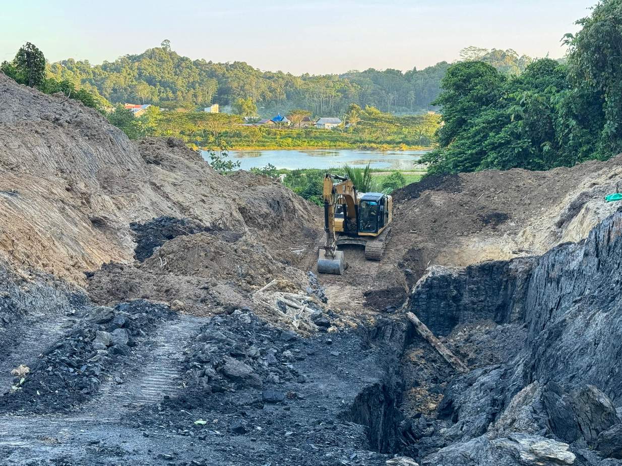 MERUSAK: Kegiatan pertambangan diduga ilegal terjadi di dekat Bendungan Benanga yang notabene jadi sumber air baku untuk perairan warga Samarinda.