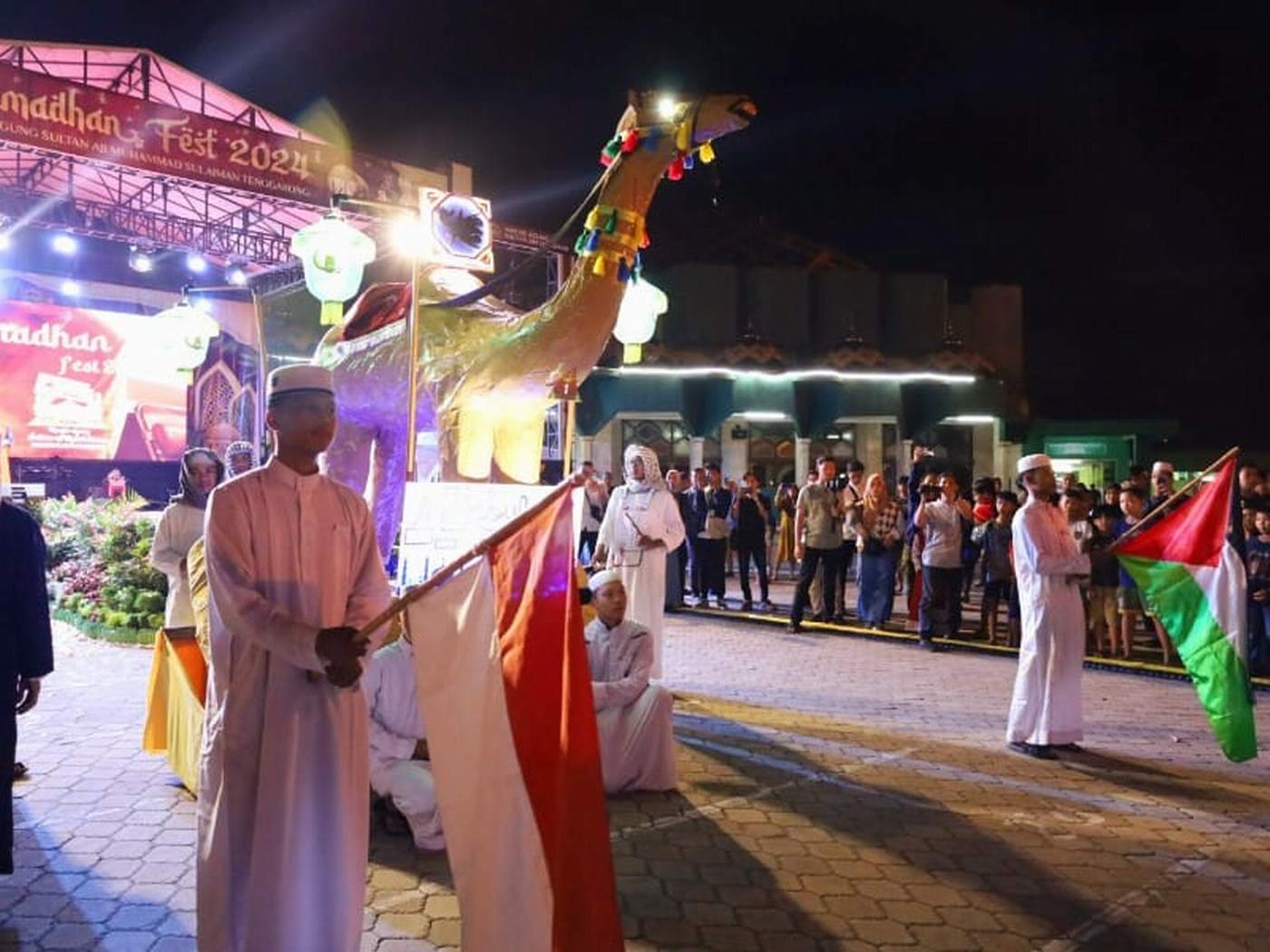 ANTUSIAS: Suasana Ramadan Fest usai dibuka Bupati Edi Damansyah.