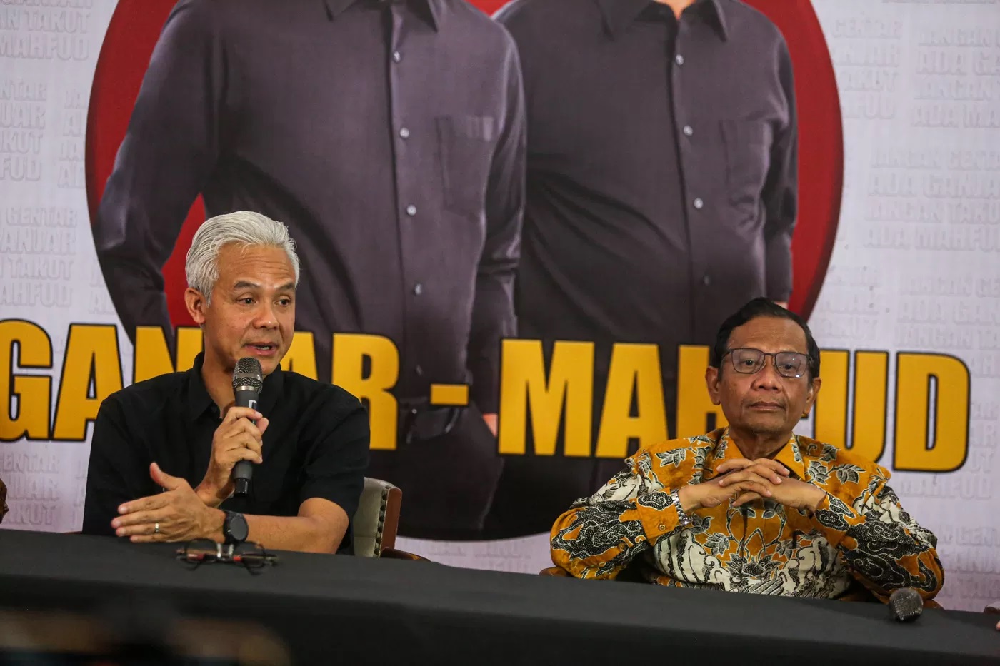 Ganjar Pranowo (kiri) dan Mahfud MD (kanan).