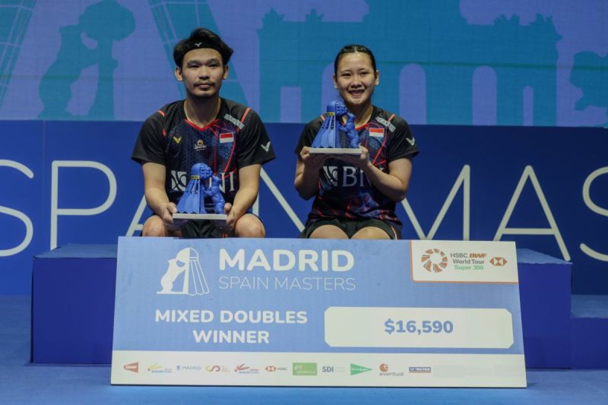 TITEL PERDANA: Rinov Rivaldy/Pitha Haningtyas Mentari memastikan gelar Spain Masters usai menaklukkan Cheng Xi/Zhang Ci lewat rubber game.