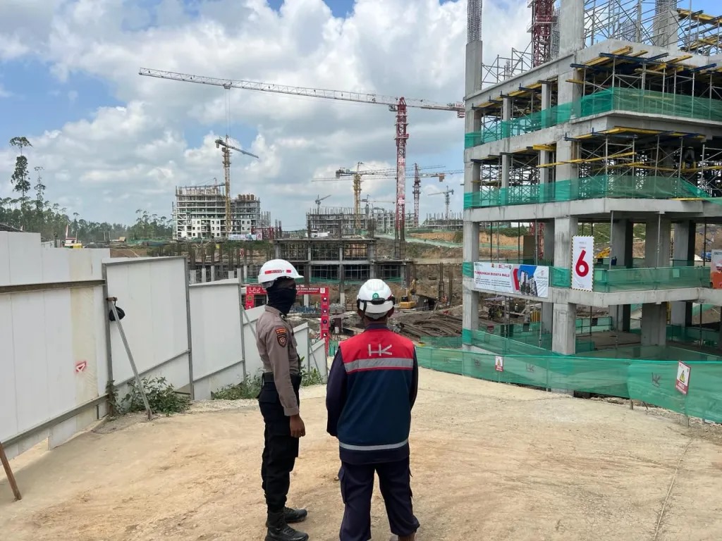 ANTISIPASI GANGGUAN: Personel Satgas Operasi Nusantara memantau dan patroli dialogis di KIPP IKN.