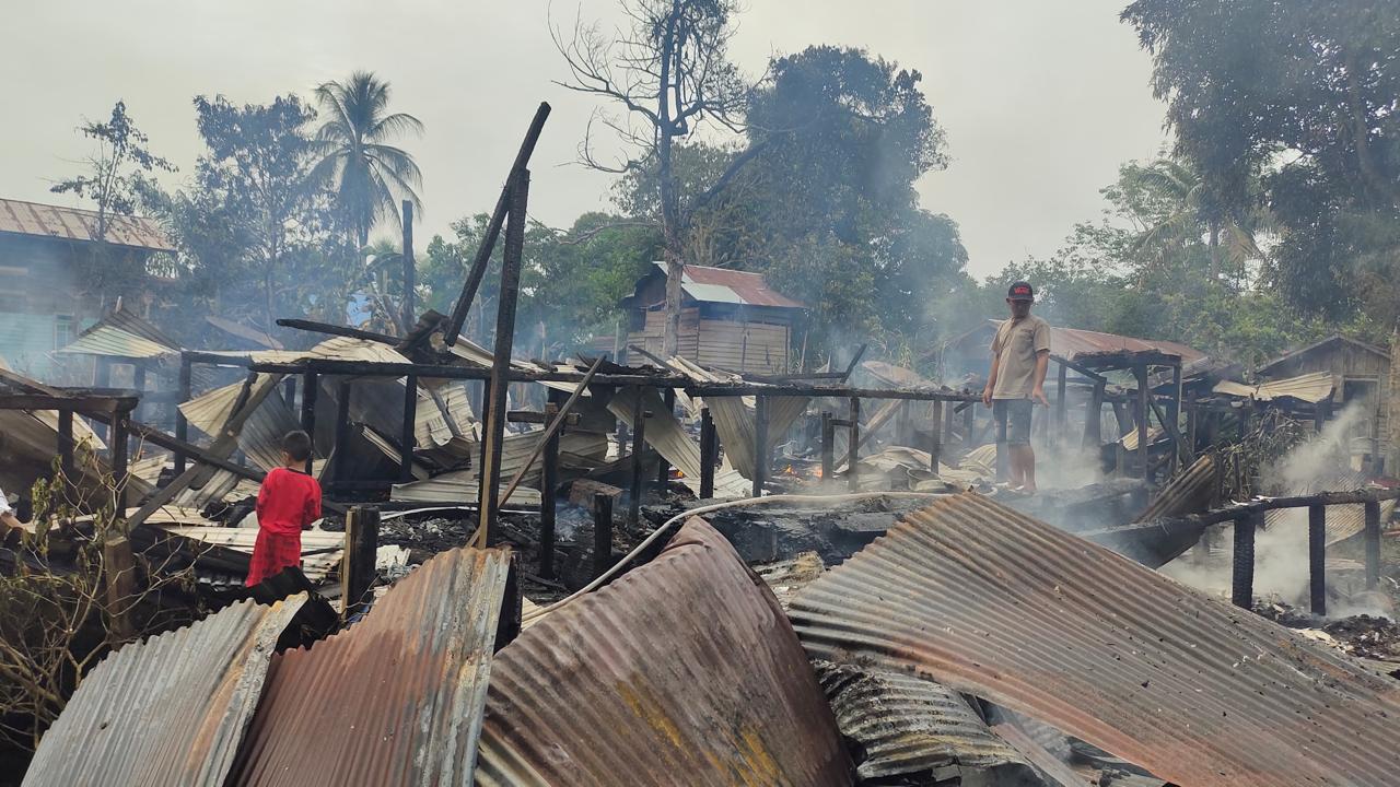 LUDES: Kebakaran di Kampung Bentas, Kecamatan Siluq Ngurai, Kubar, menghanguskan empat rumah warga.