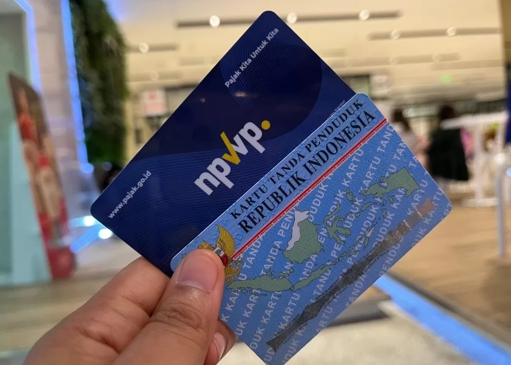 Ilustrasi kartu NPWP dan KTP (Nurul Fitriana/JawaPos.com)