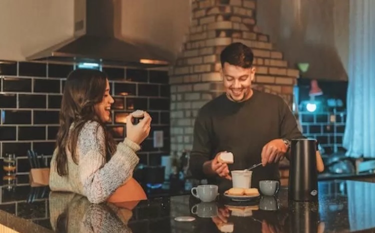 Ilustrasi seseorang menyukai secara diam-diam. (Dreame.com)