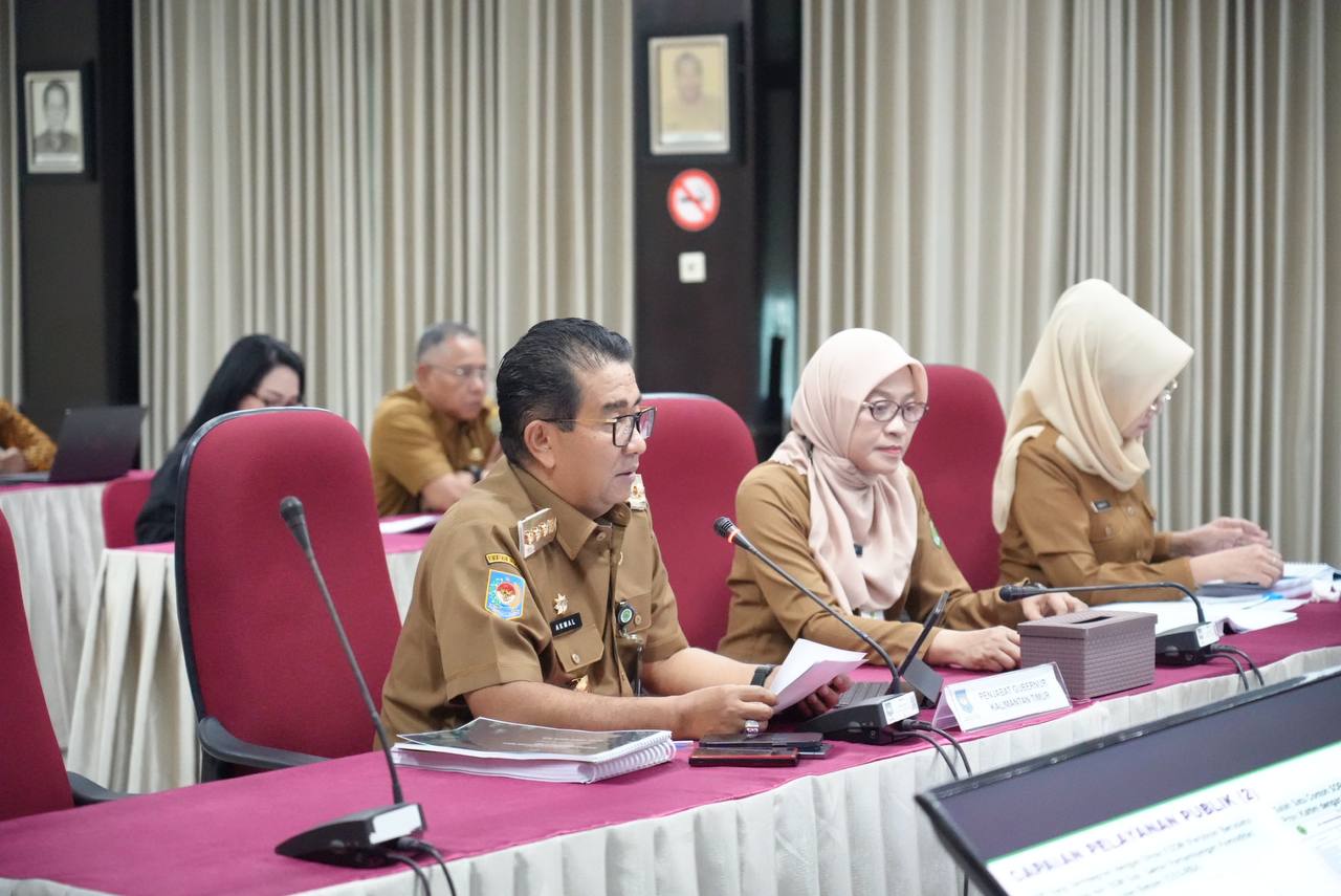 EVALUASI: Pj Gubernur Akmal Malik memaparkan capaian kinerja triwulan kedua di depan tim evaluator Itjen Kemendagri.&nbsp;CHINTYA/ADPIMPROV KALTIM