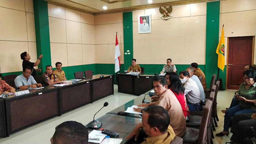 BUNTU: Mediasi yang dilakukan Pemkab Katingan terkait sengketa lahan masyarakat dengan perusahaan, Selasa (2/4/2024). (Istimewa/Radar Sampit)