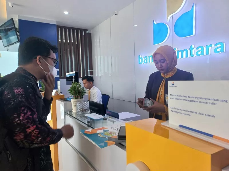 Transaksi keuangan di Bankaltimtara Tideng Pale terus mengalami peningkatan termasuk penukaran uang baru dan layak edar.