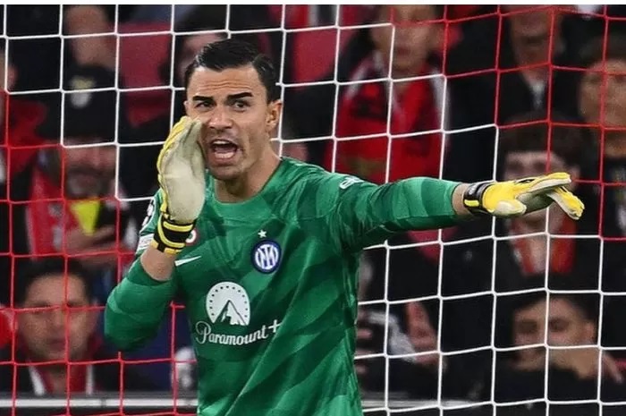 Emil Audero beri harapan Timnas Indonesia dengan memasang bendera Indonesia di Instagram-nya. (Instagram Emil Audero)