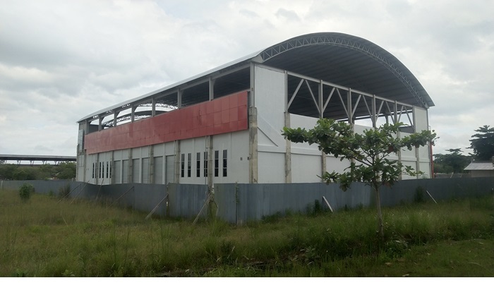 TELAN MILIARAN: Proyek pembangunan gedung olahraga di Katingan yang belum selesai meski anggaran yang dihabiskan mencapai miliaran rupiah, Kamis (29/2/2024).