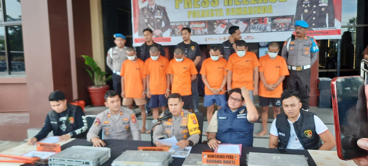 Para pelaku (bayu oranye).