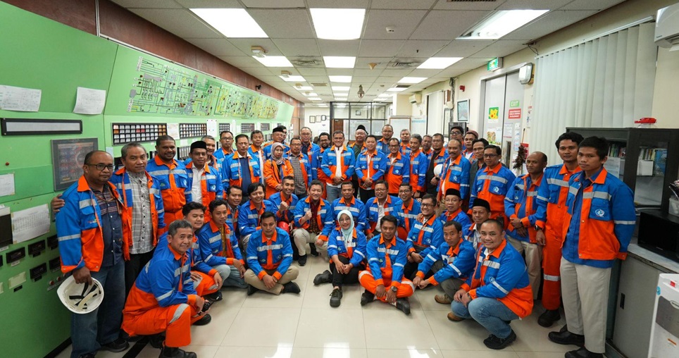 Selain dihadiri jajaran Direksi Pupuk Kaltim, momen Sahur on the Spot Pabrik 3 juga turut dihadiri oleh Direktur Utama Pupuk Indonesia, Rahmad Pribadi.